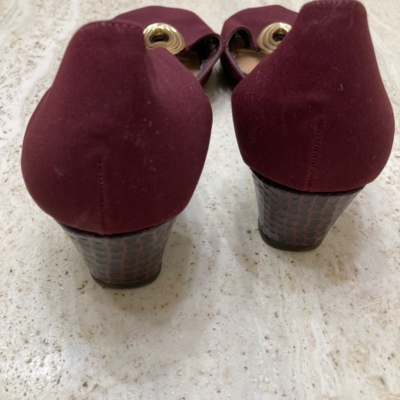 Impo Stretch Burgundy Wedges Size 8 1/2M Heel Height 2 Inches - Picture 4 of 8
